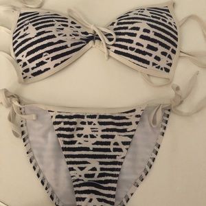 Woman’s Island World bikini size small (1-3)